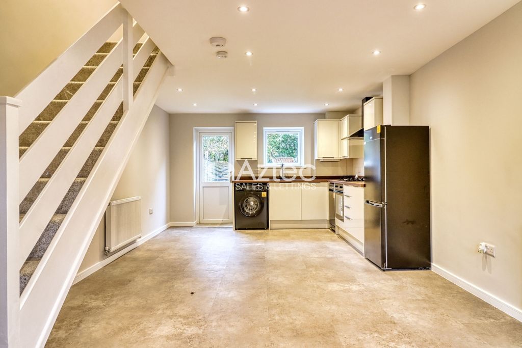 Property photo 2 of 9 Open Plan