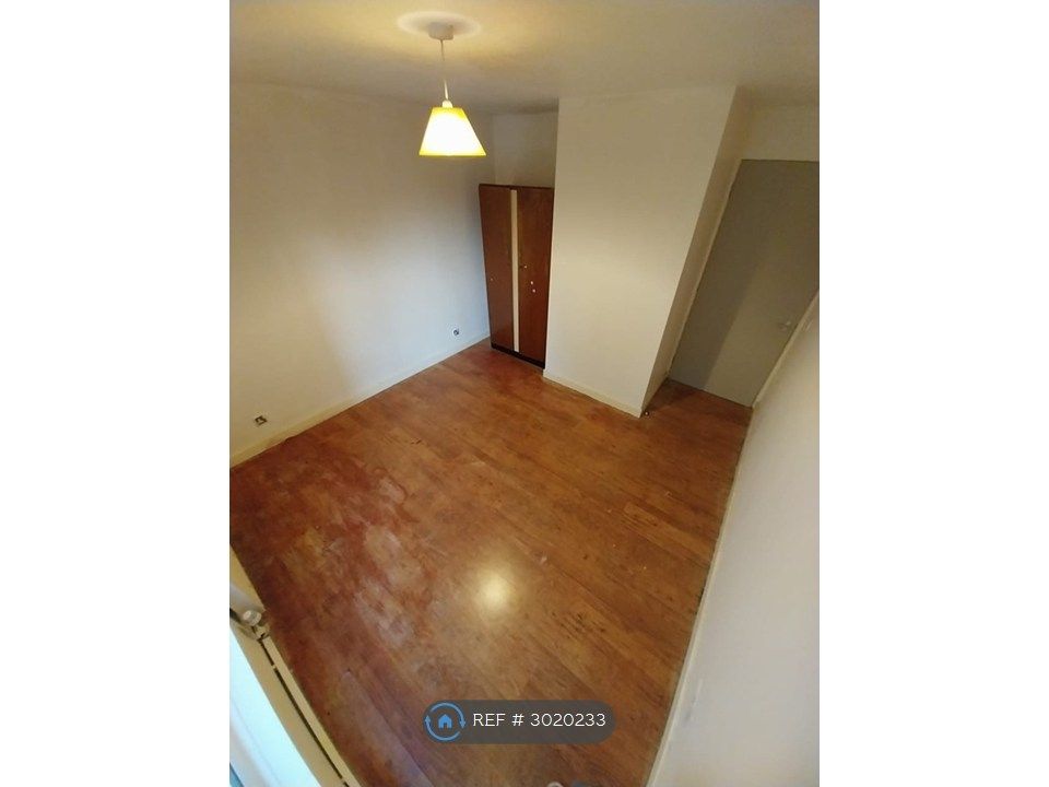 Property photo 3 of 8 Bedroom 1