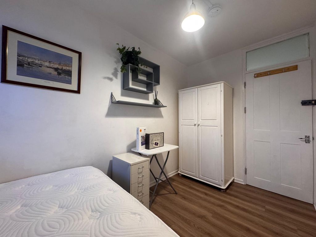 Property photo 3 of 15 To Let, Rent -  Single Room Near Brick Lane, London, E2 - Maxwellproperties.Co.uk