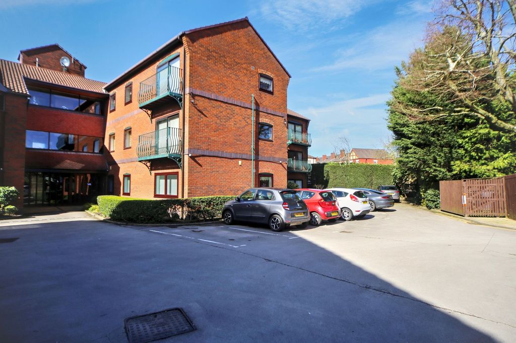 Property photo 1 of 18