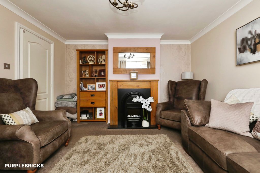 Property photo 2 of 25