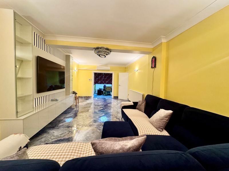 Property photo 1 of 14 Photo 7