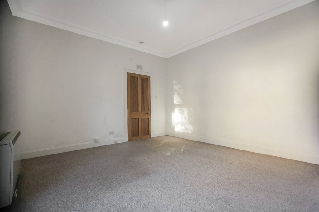 Property photo 3 of 21 Living Room