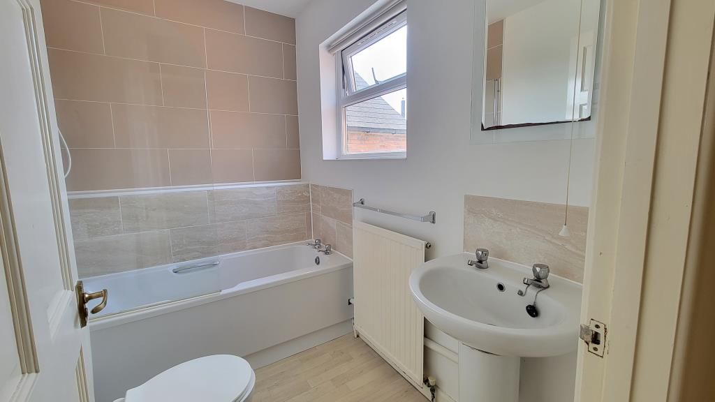 Property photo 3 of 10 Bathroom