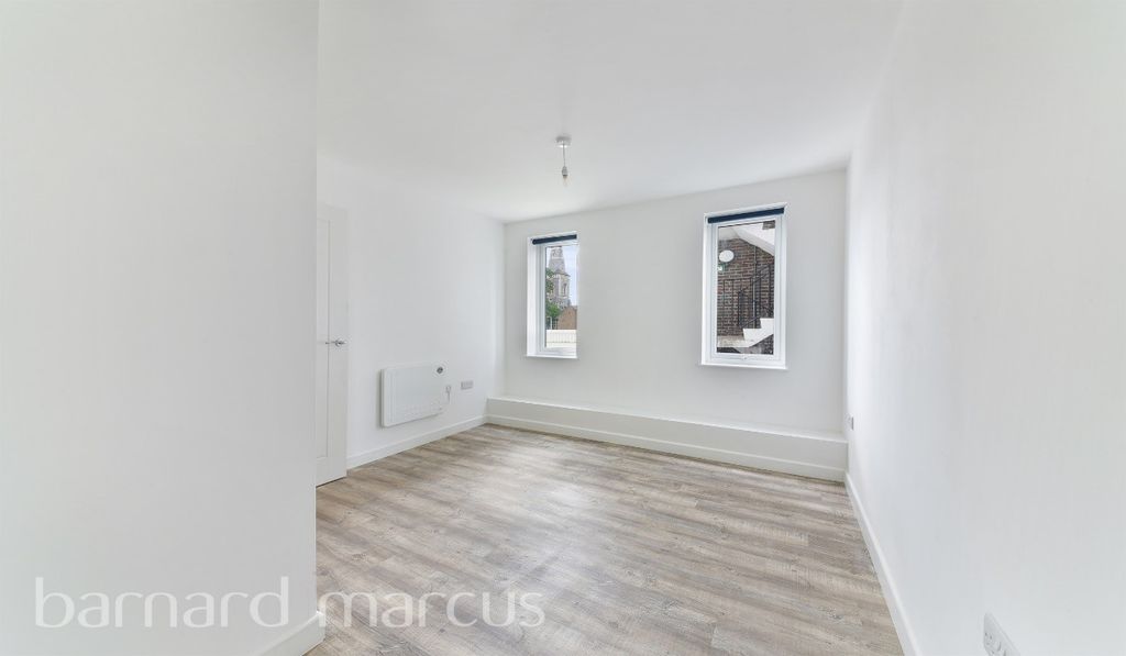 Property photo 1 of 5 Bedroom