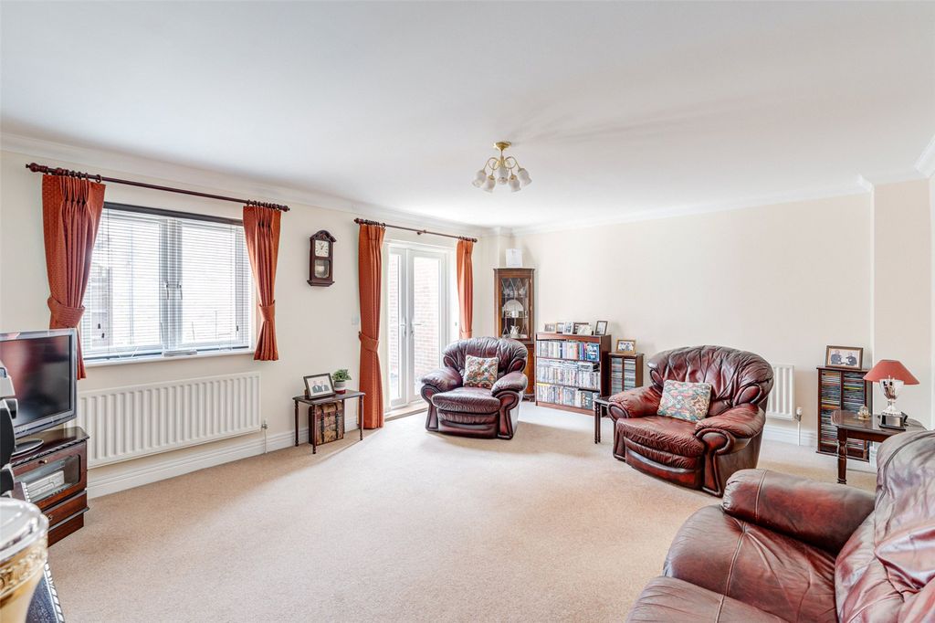 Property photo 2 of 17 Picture No. 11