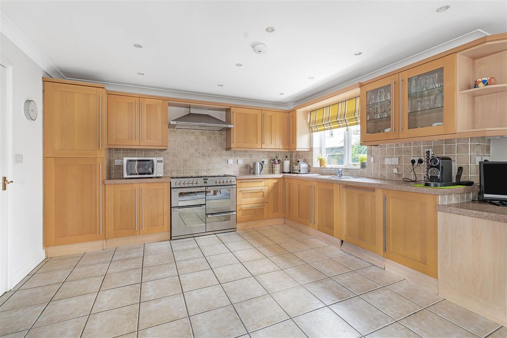 Property photo 3 of 28 10_61916.Jpg