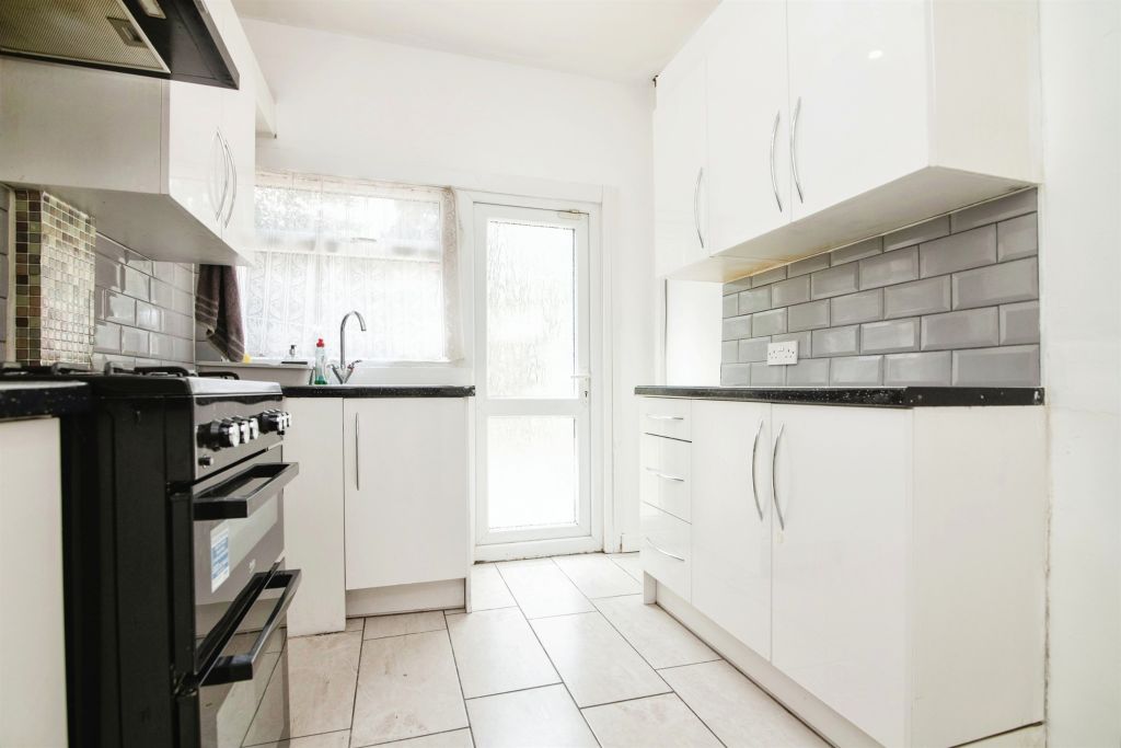 Property photo 3 of 8 Kitchen