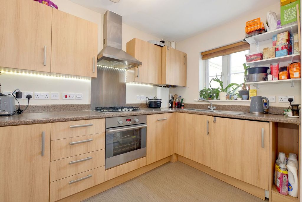 Property photo 2 of 28