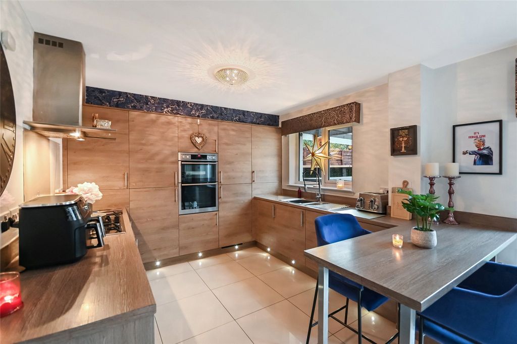 Property photo 3 of 22 Kitchen