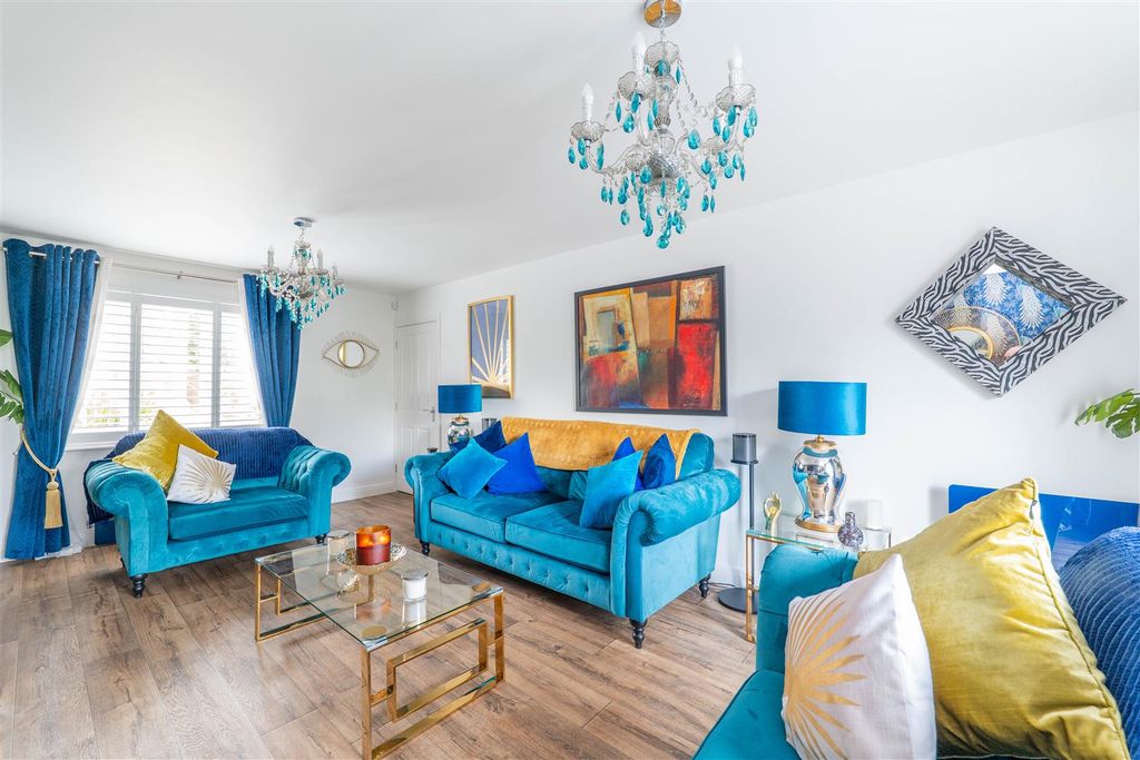 Property photo 3 of 49 Lounge