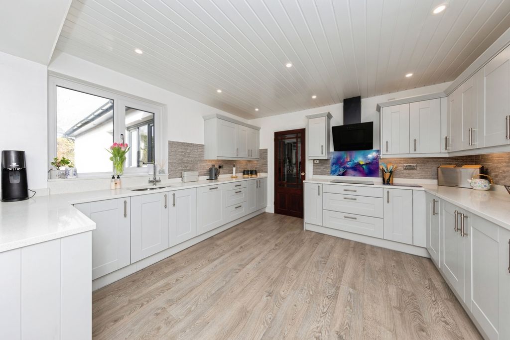Property photo 2 of 32 Pbox-Img.Jpg