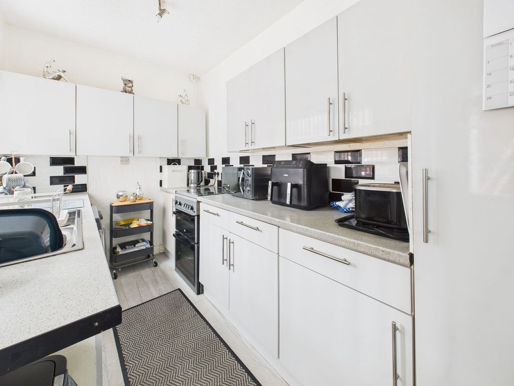 Property photo 3 of 13 Kitchen