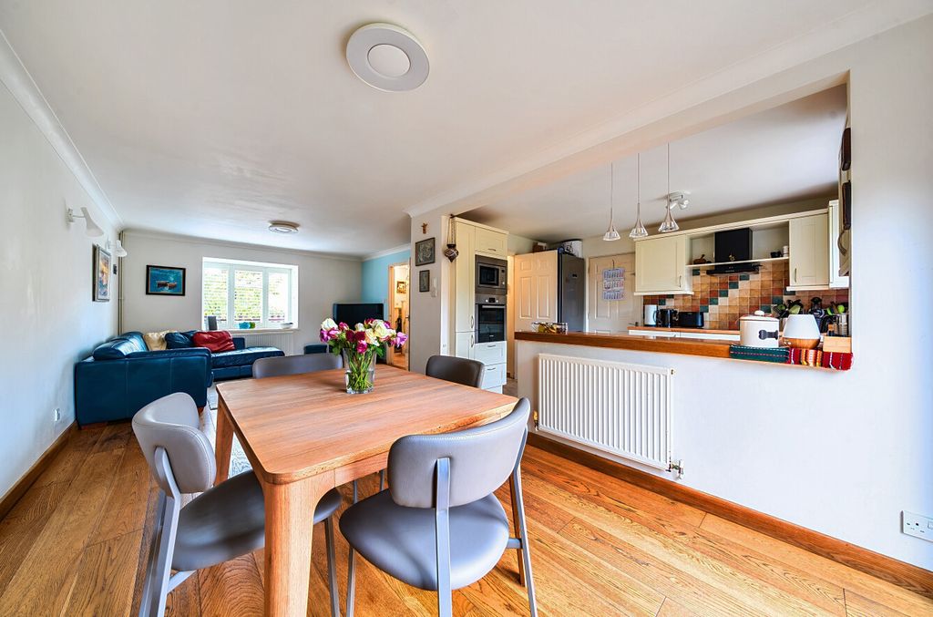 Property photo 2 of 18 1526542-12-6Aba88...