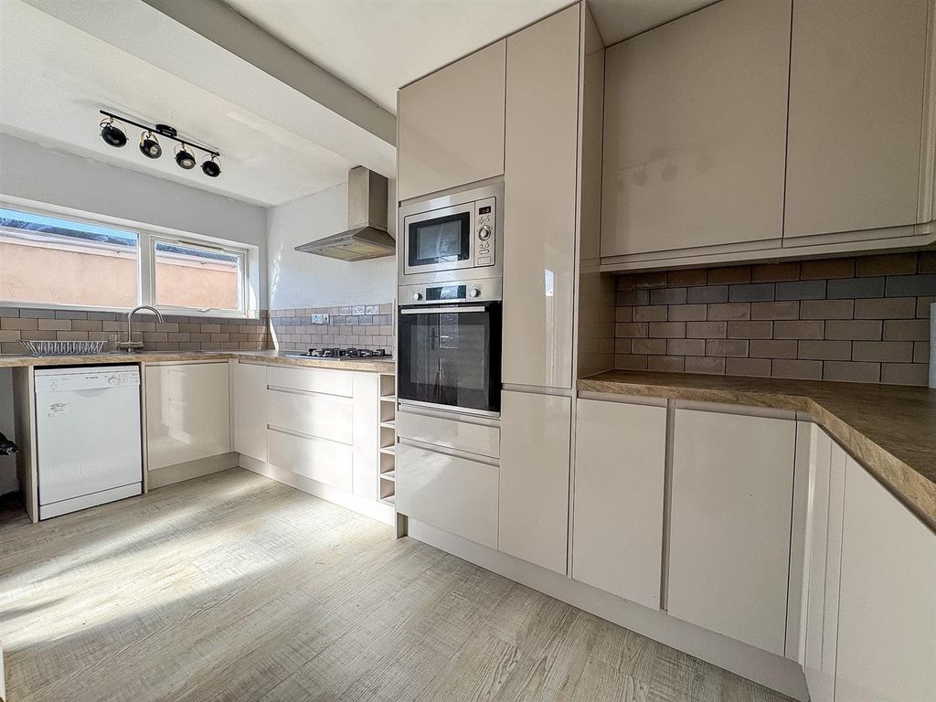 Property photo 3 of 14 Kitchen