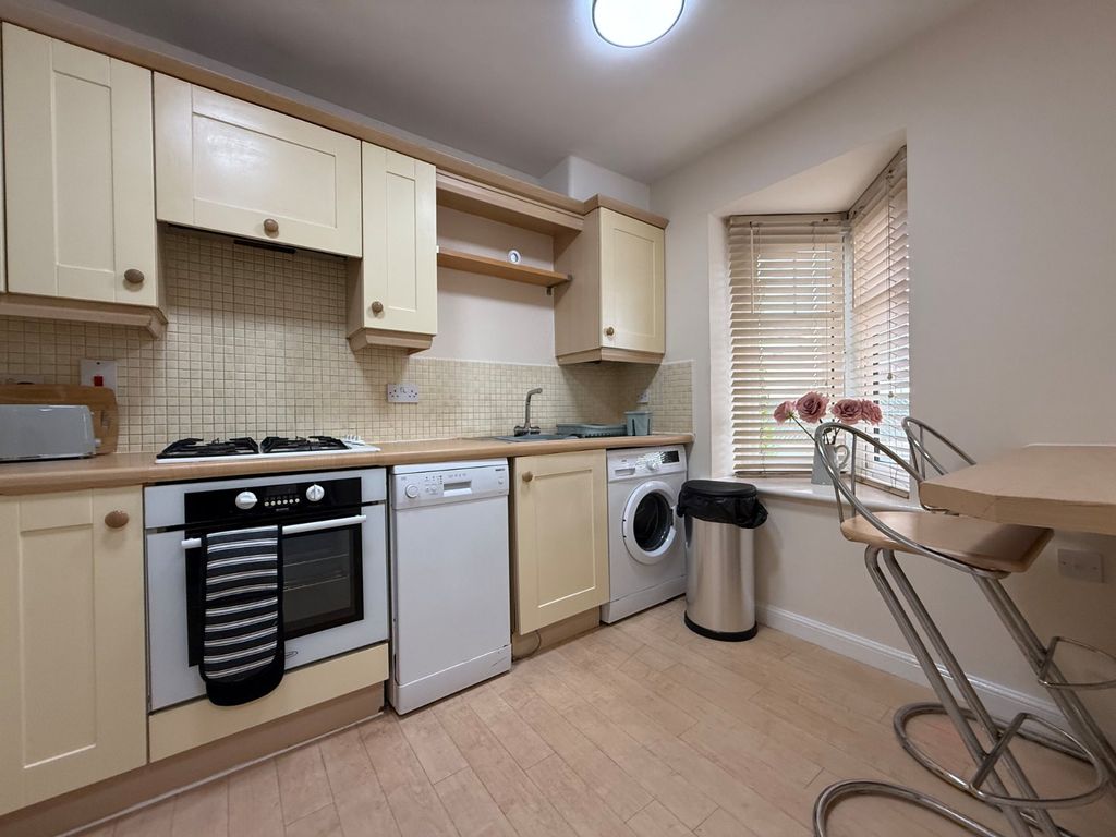 Property photo 3 of 9 Kitchen