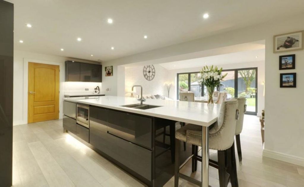 Property photo 2 of 22