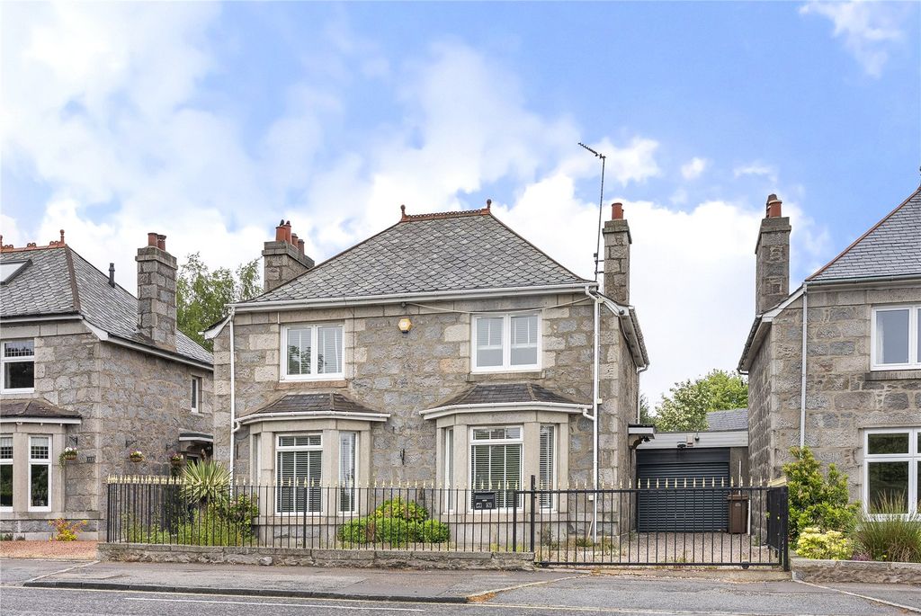 Property photo 2 of 36 Queens Road