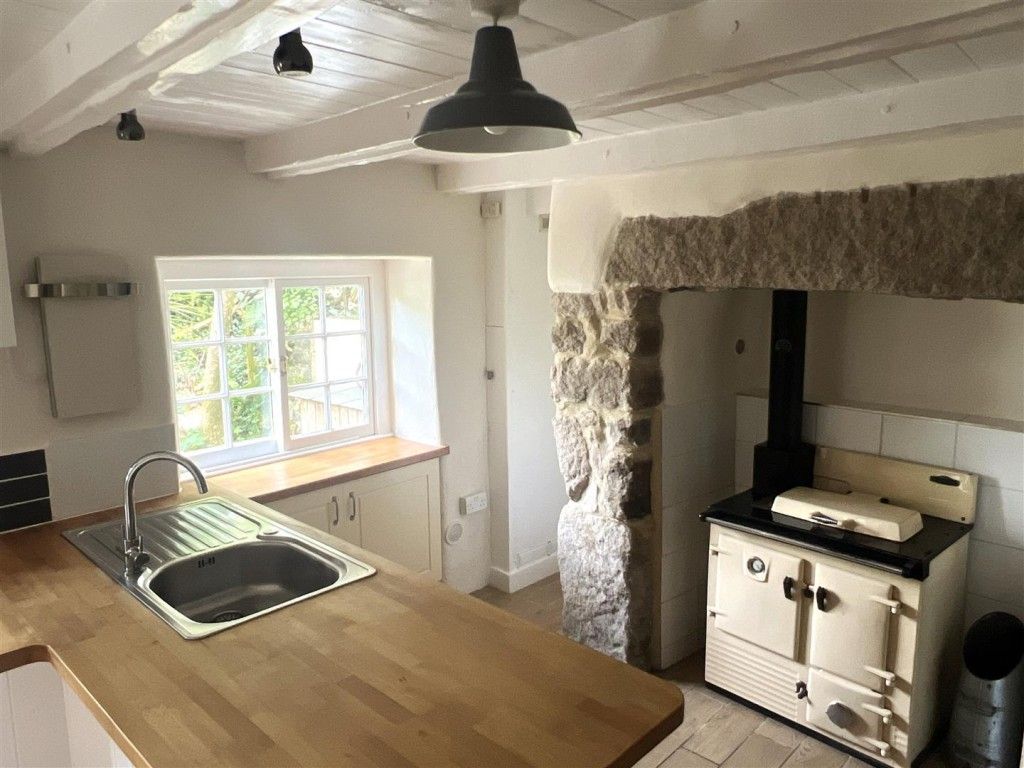Property photo 2 of 14 Modern Kitchen