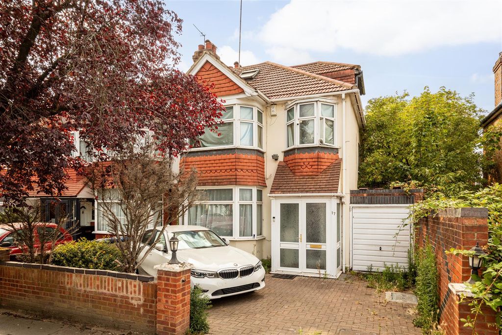 Property photo 1 of 8 Huxley Gardens-10.Jpg