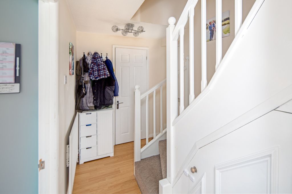 Property photo 2 of 20 Entrance Hall