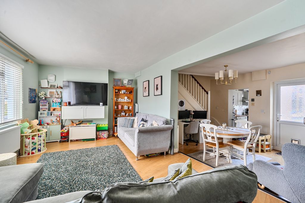 Property photo 3 of 9 153864912