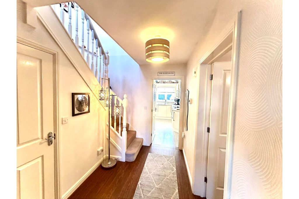 Property photo 2 of 21 Entrance Hallway