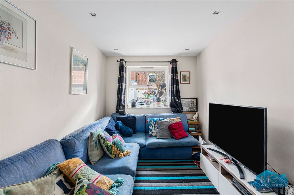 Property photo 2 of 17 Picture No. 33