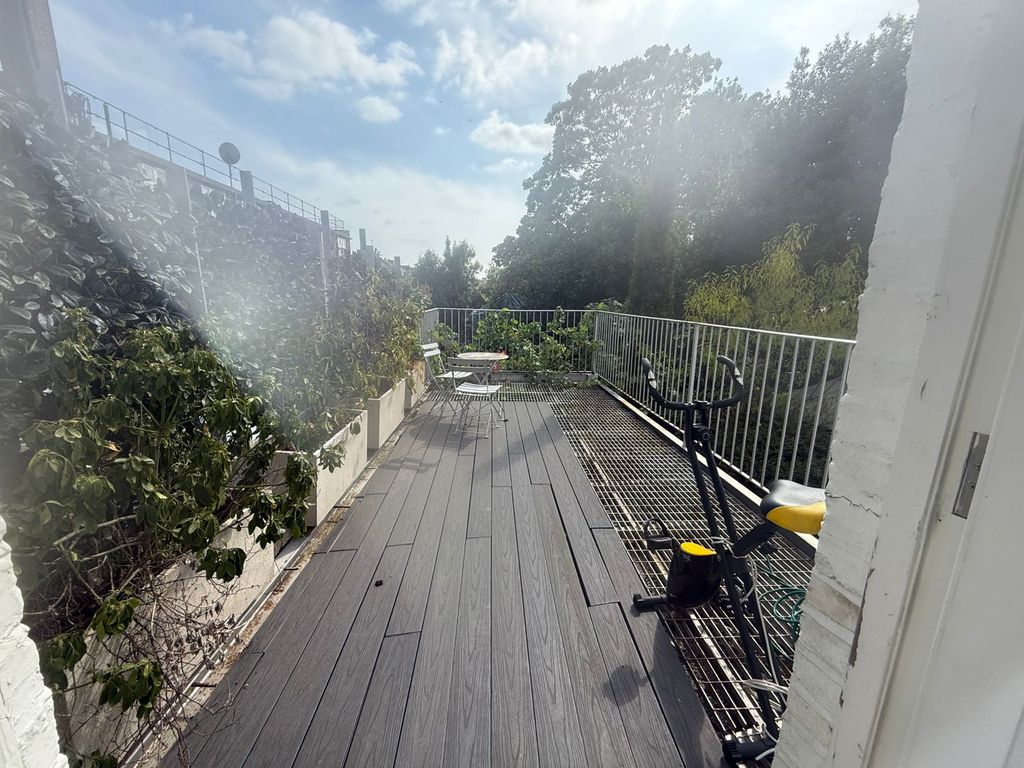 Property photo 3 of 4 Kitchen Terrace