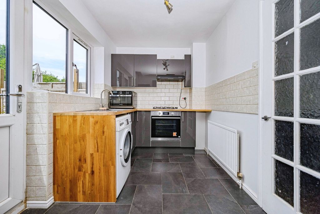 Property photo 3 of 9 Pbox-Img.Jpg