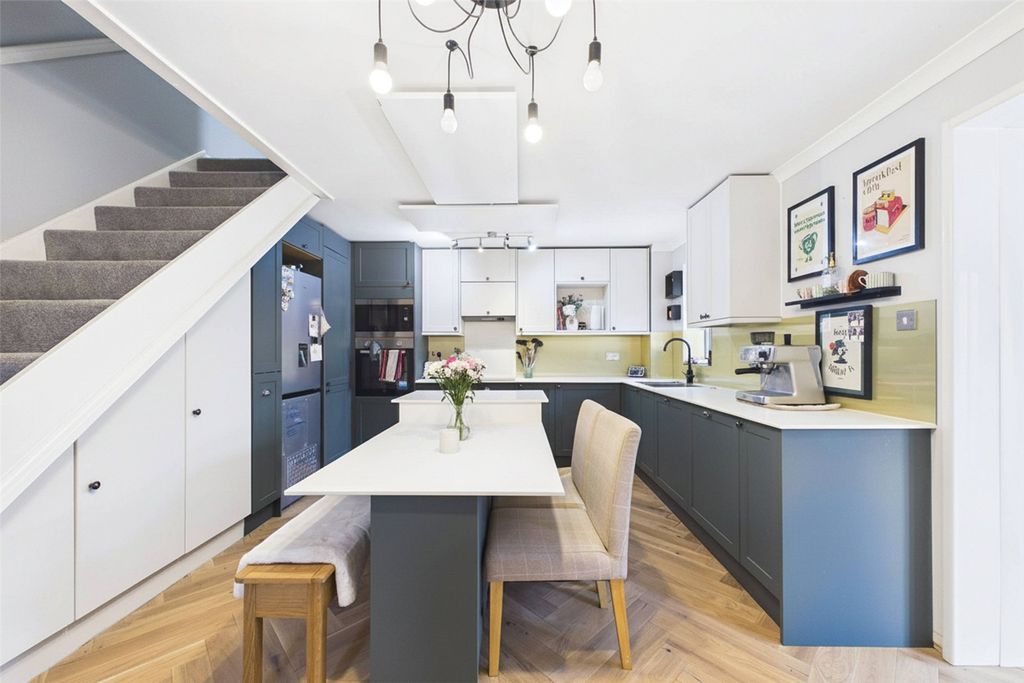 Property photo 2 of 9 Picture No. 28