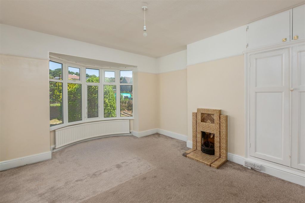Property photo 2 of 54