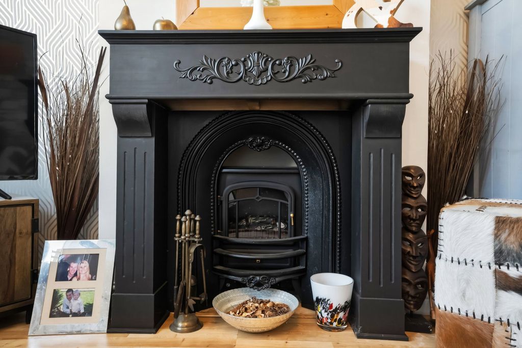 Property photo 3 of 32