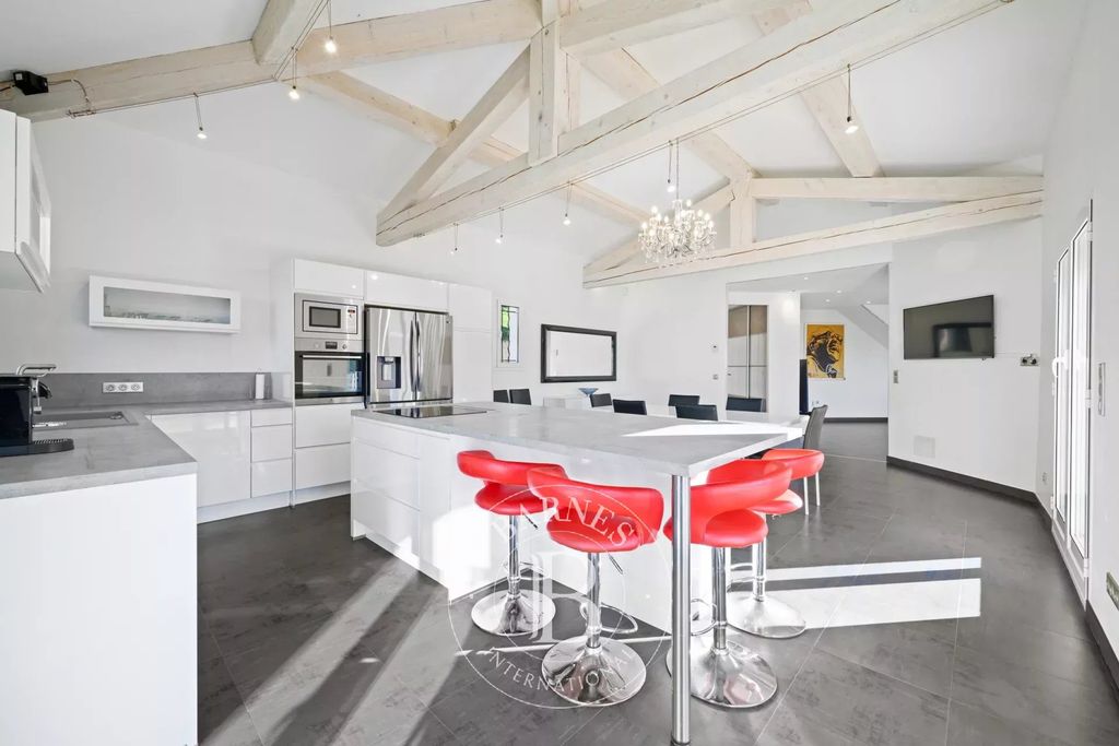 Property photo 3 of 35