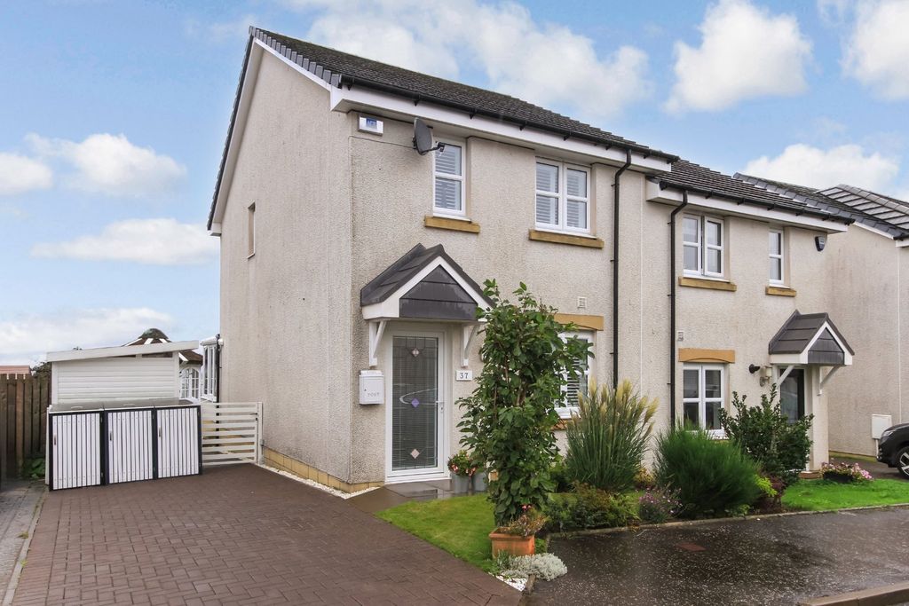 Property photo 1 of 15 External