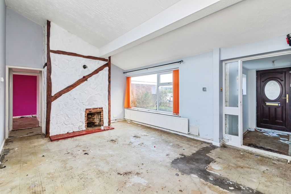 Property photo 2 of 17 Sitting Room