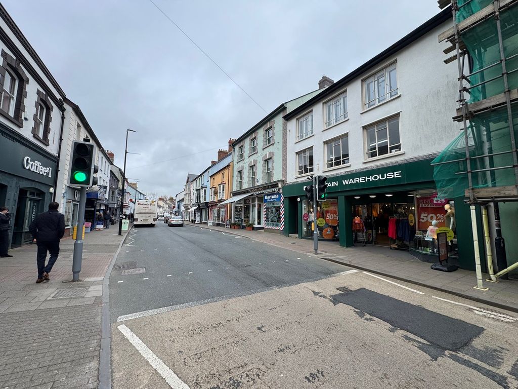 Property photo 2 of 43