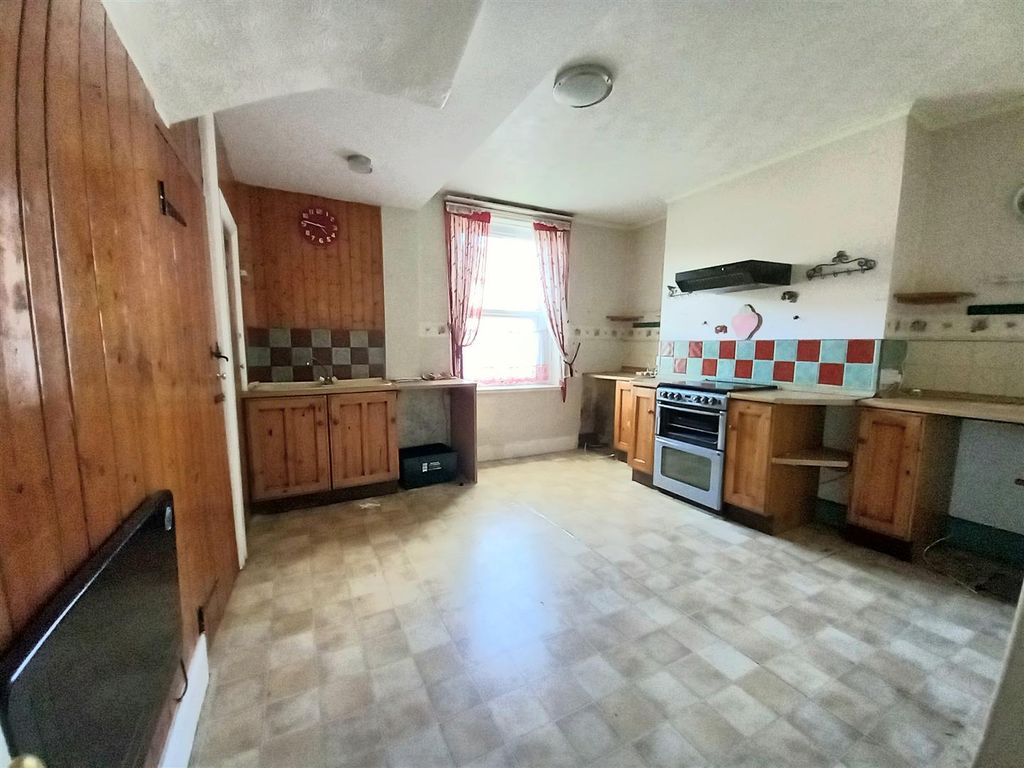 Property photo 3 of 9 11 Brookfield Kitchen.Jpg