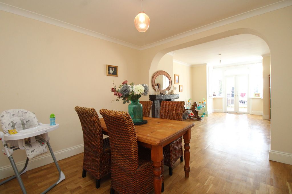 Property photo 3 of 24