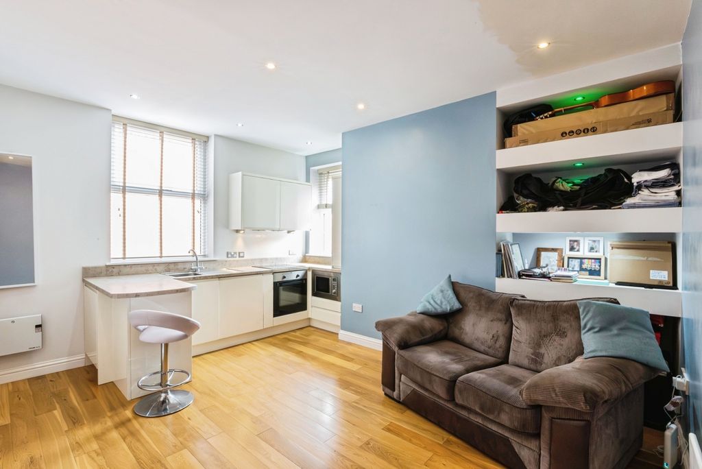Property photo 2 of 10 Pbox-Img.Jpg