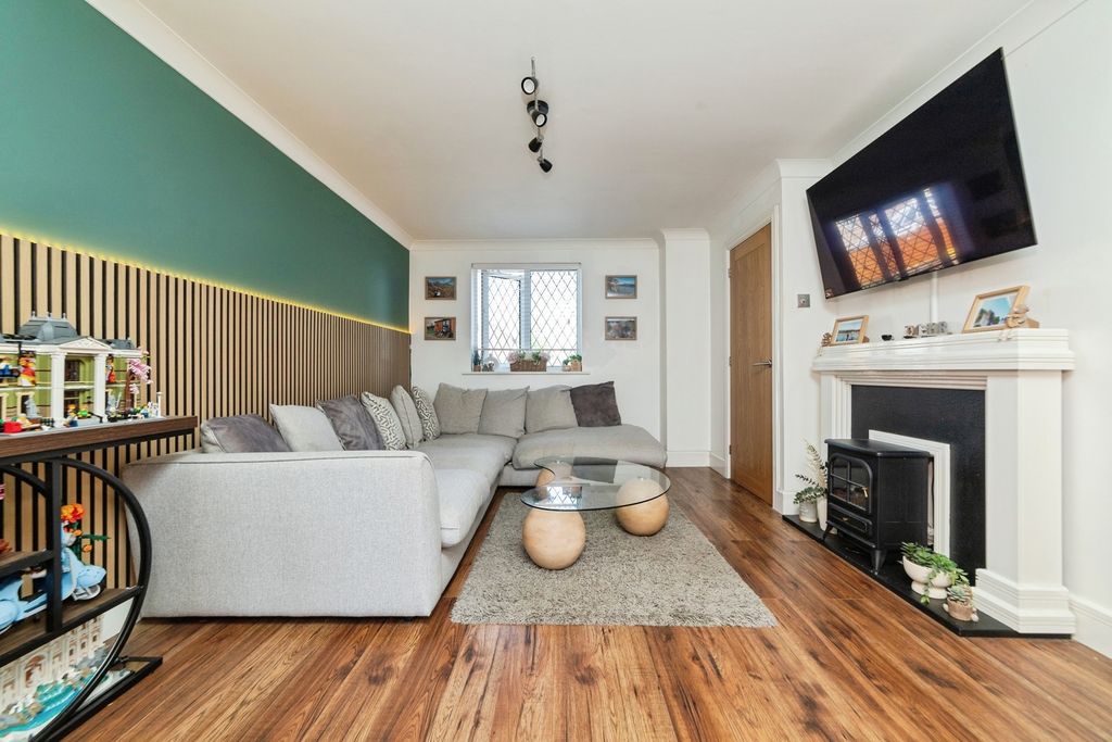 Property photo 3 of 18 Pbox-Img.Jpg