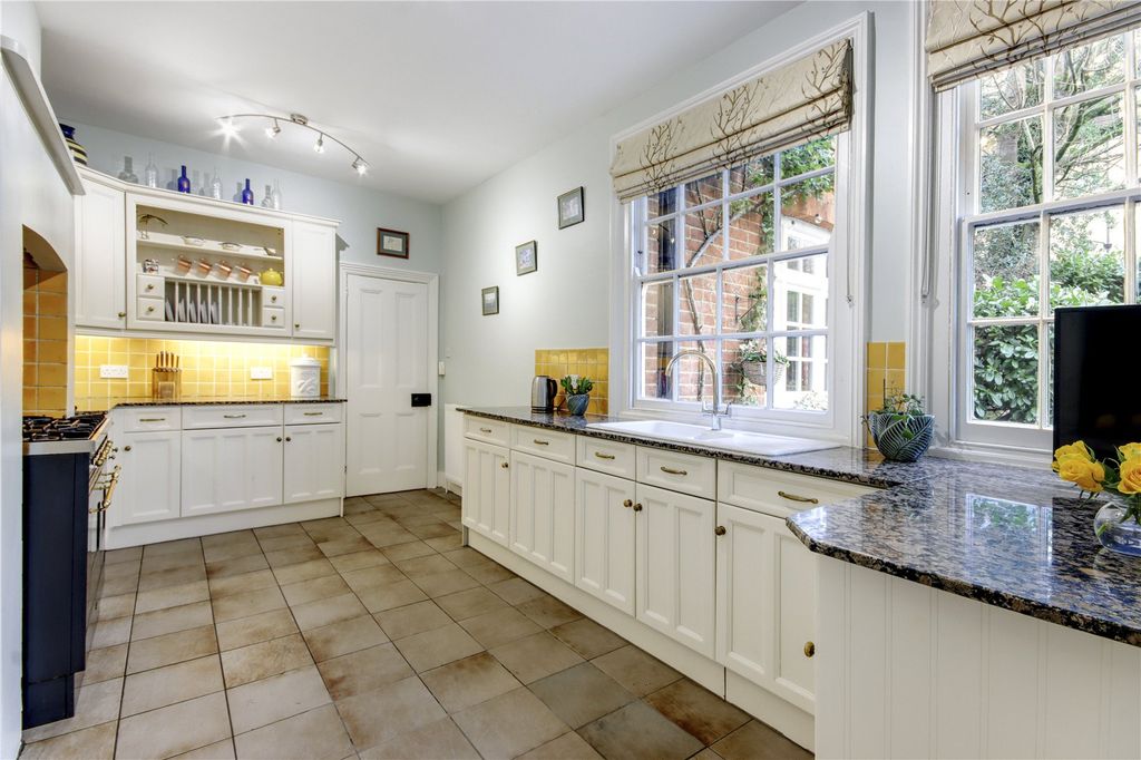 Property photo 2 of 17 Kitchen/Breakfast