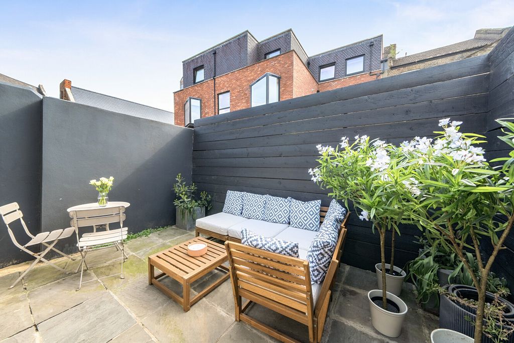 Property photo 2 of 17 1451451-18-69Ef7A...