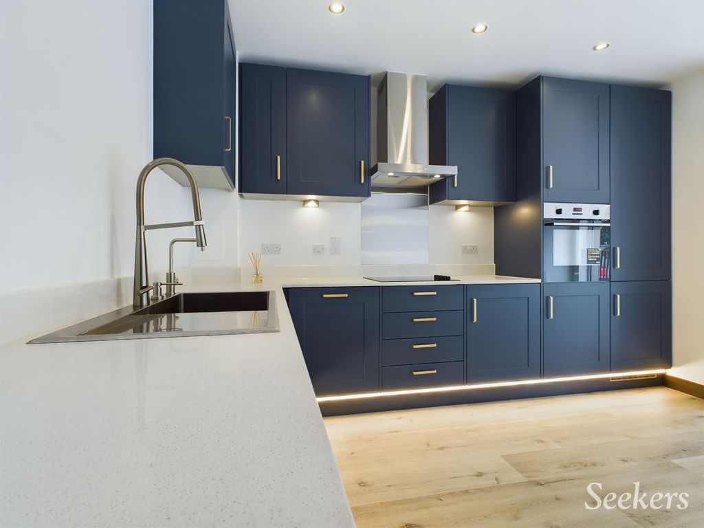 Property photo 3 of 8 Photo 6