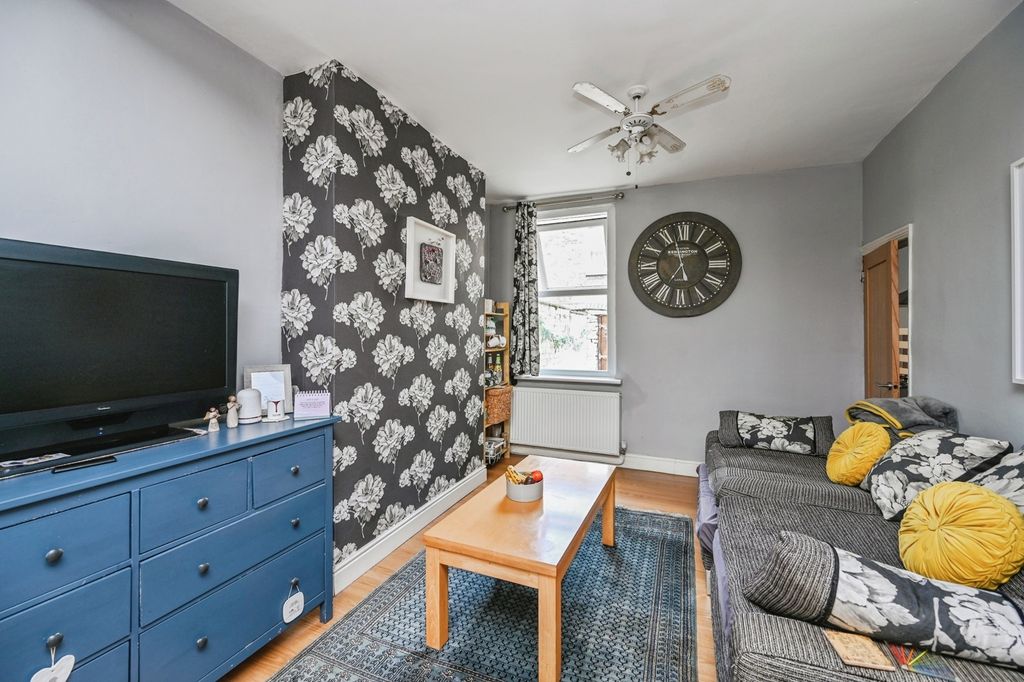Property photo 2 of 16 Pbox-Img.Jpg