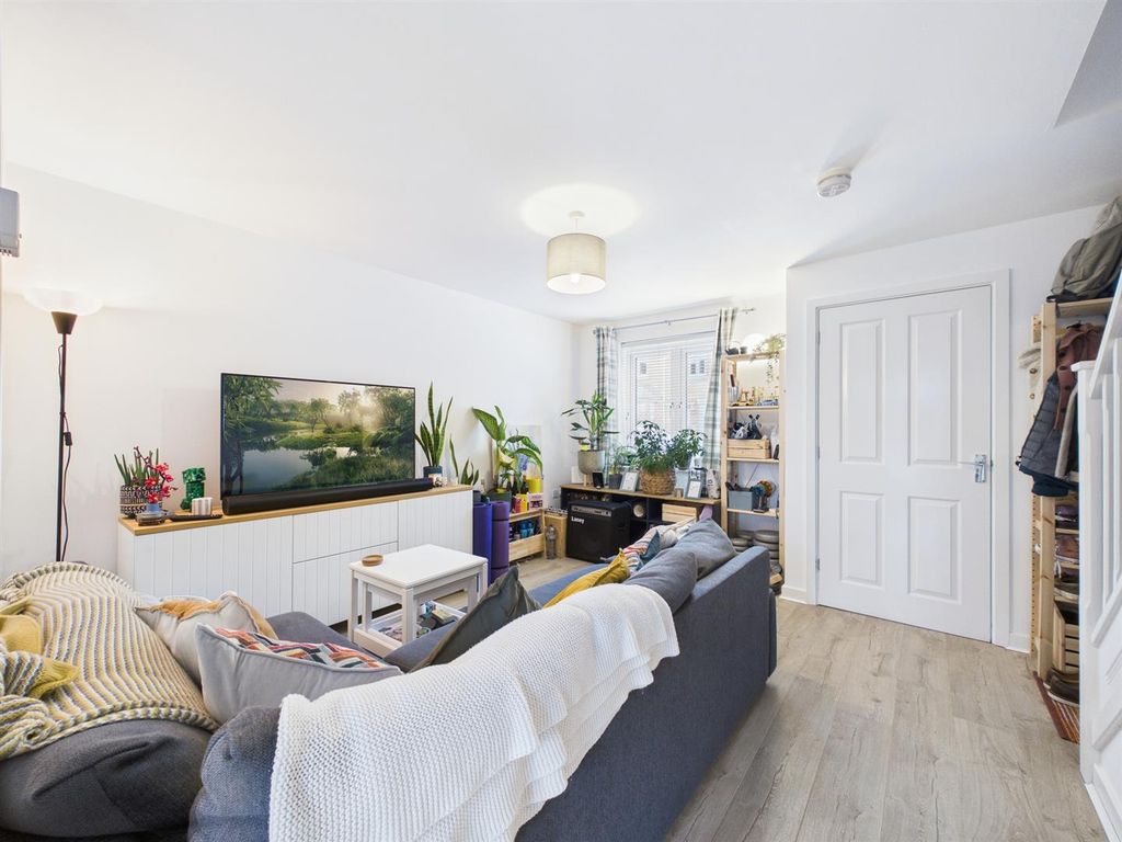 Property photo 3 of 10 Living Room