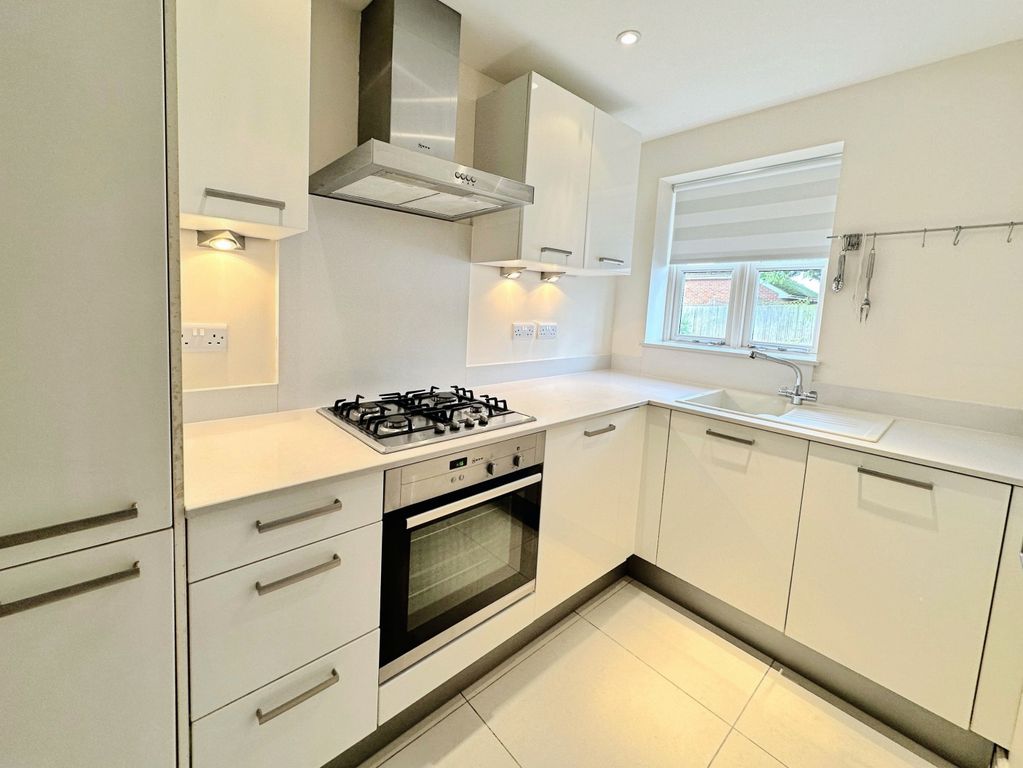 Property photo 2 of 9 Kitchen