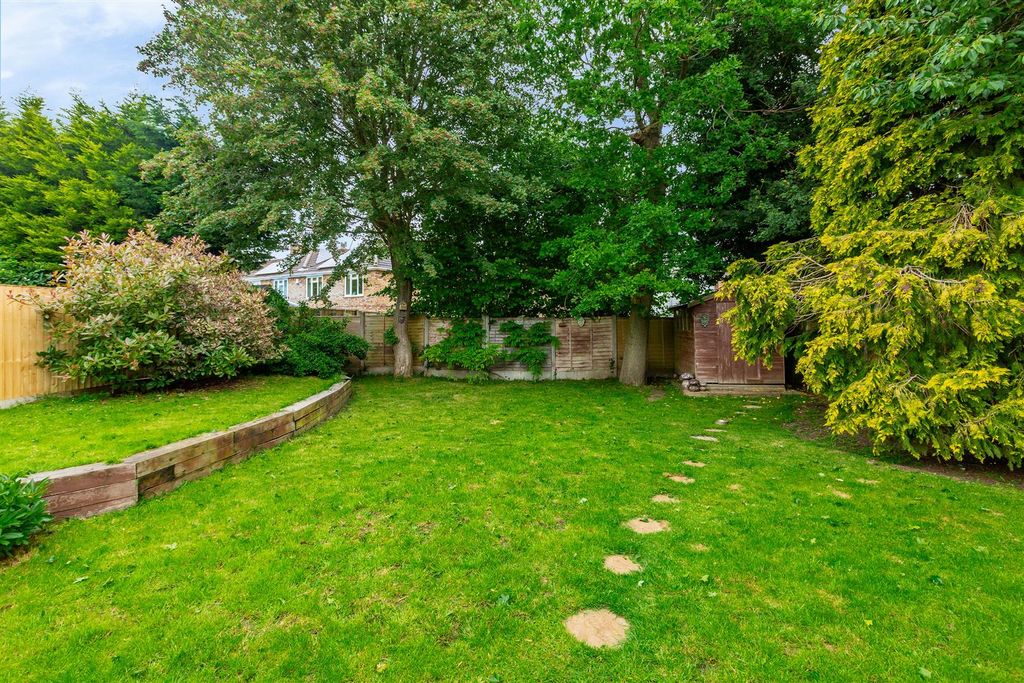 Property photo 2 of 17 Garden