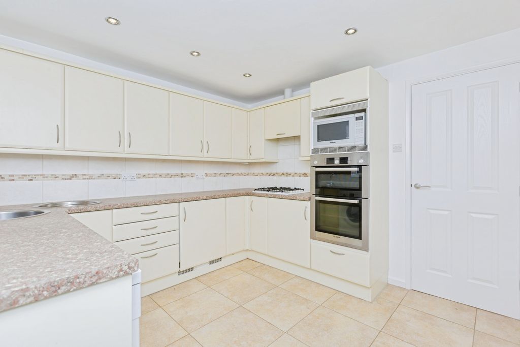Property photo 3 of 15 Kitchen