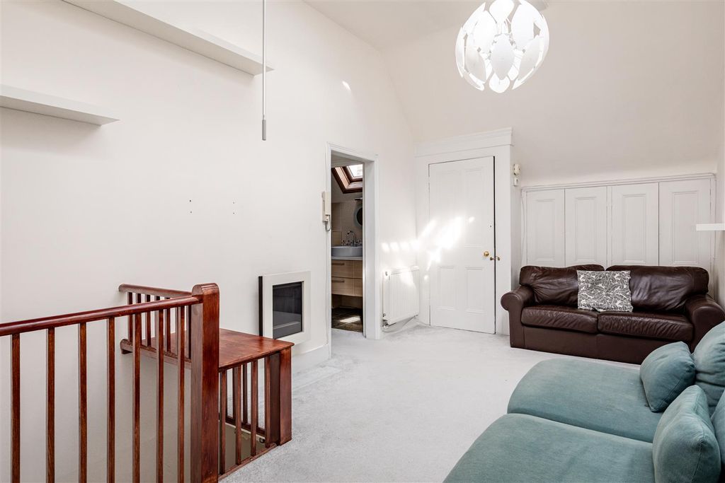Property photo 2 of 9 Emlyn Road-8.Jpg